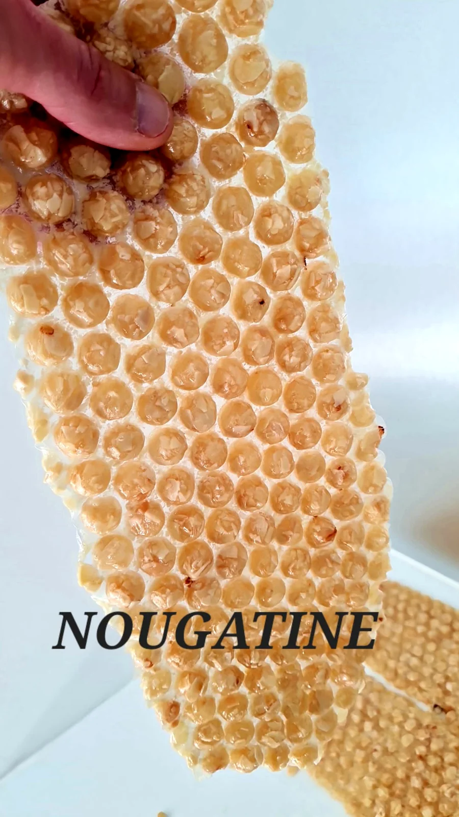 Plaque de nougatine formée par les rouleaux