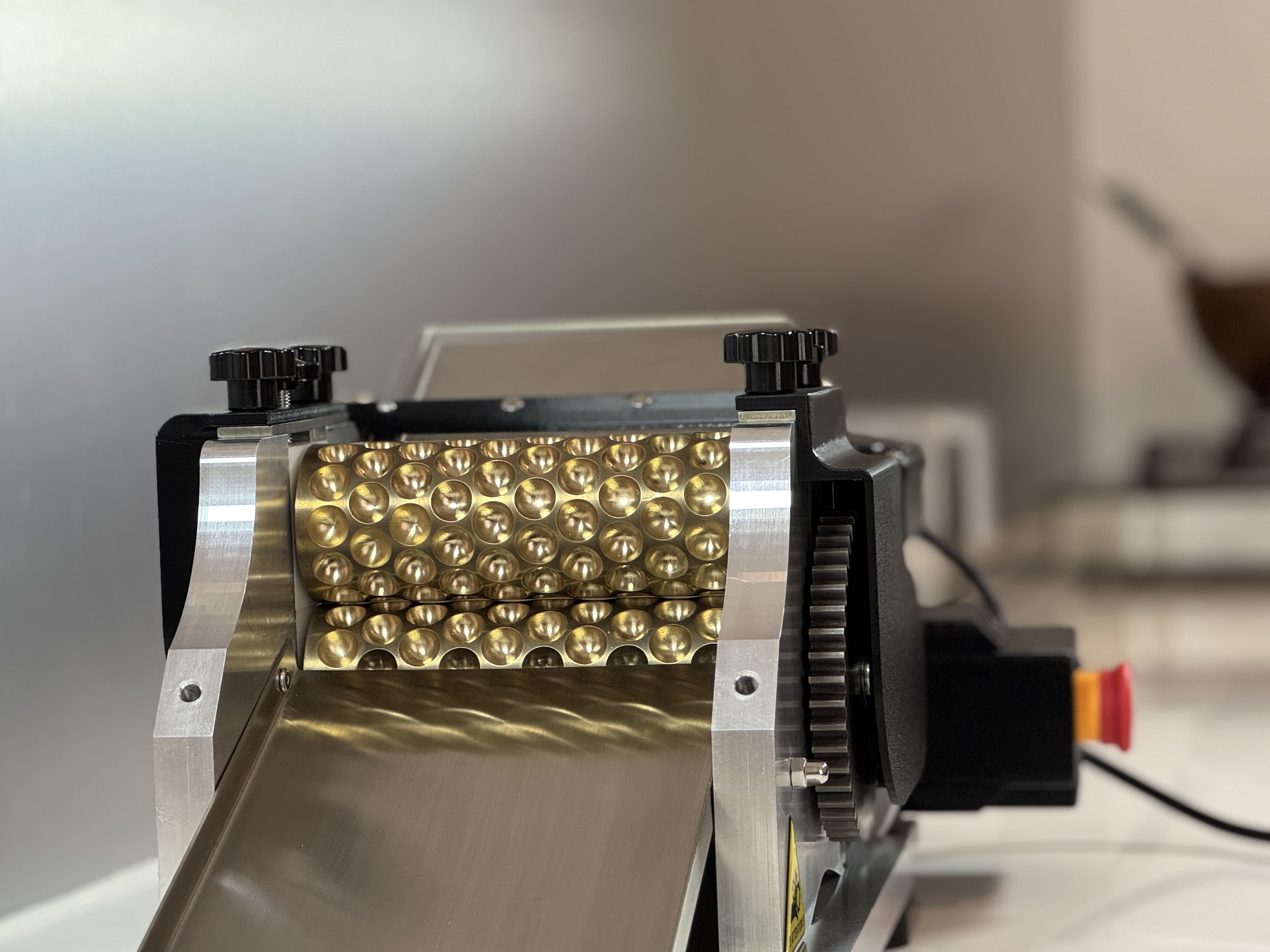 Rouleaux en bronze poli